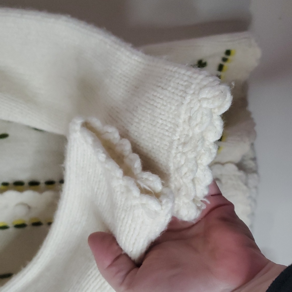 Womens Vintage Handmade Floral Embroidered Knit Sweater Size Small 70's Buttons - Picture 3 of 8